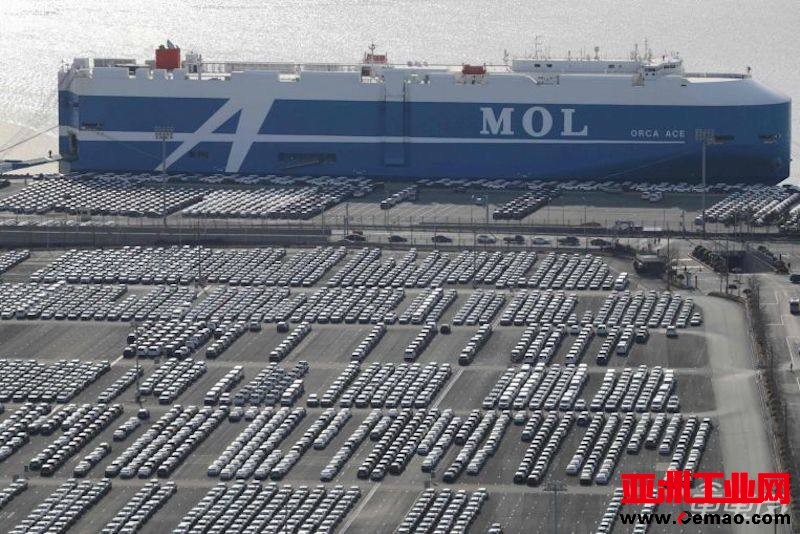 ▲韩国蔚山港口停放等待出口的现代汽车