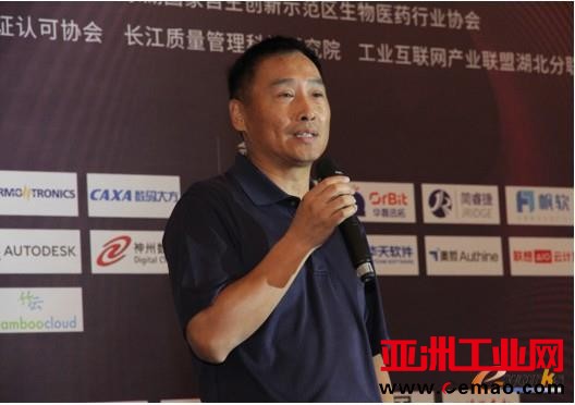 华新水泥助理副总裁、CDO汤峻