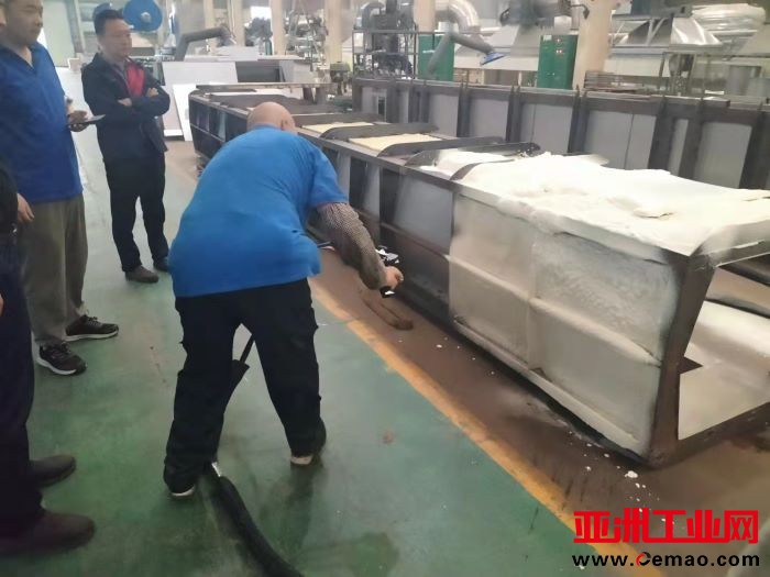 聚氨酯喷涂方便面保温蒸箱 1
