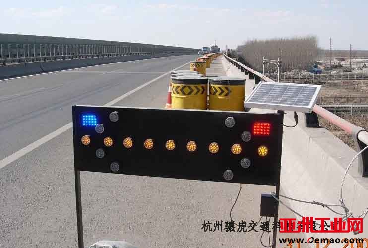 太阳能导向标志牌