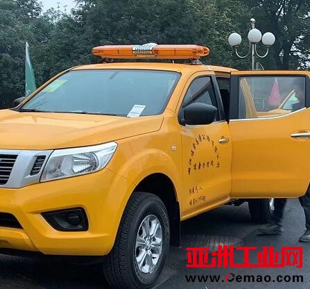 2000型车载长排灯