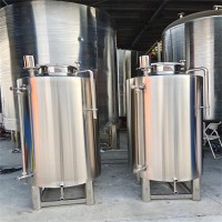 鞍山鸿谦酒罐食用油储存罐锥形储酒罐液体储存罐以质取胜