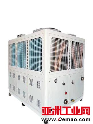 风冷冷水机后面