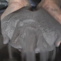 大量提供炼钢脱氧剂、电焊条生产皮辅料-75研磨硅铁粉
