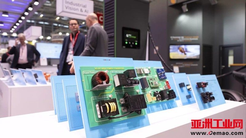 -C2050<em></em>x1154,0,106-S1744x982-FWEBP (18)