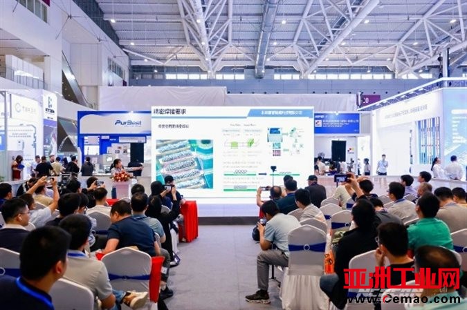 大厅里的人们&#xA;&#xA;AI 生成的内容可能不正确。