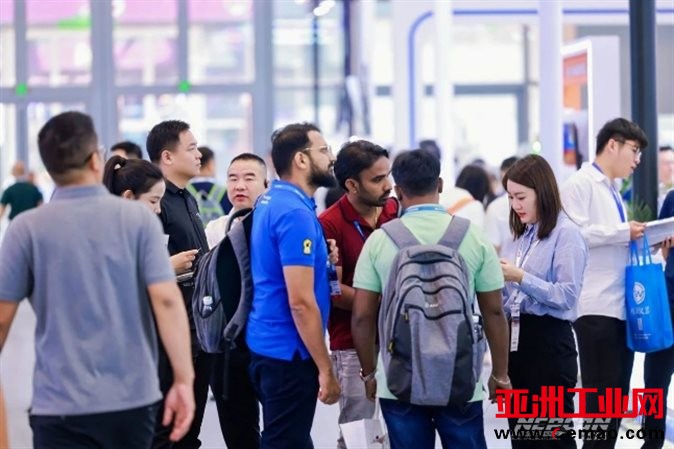 一群人站在一起&#xA;&#xA;AI 生成的内容可能不正确。