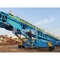 移动堆高机 可自由前进后退旋转 灵活性强 效率高