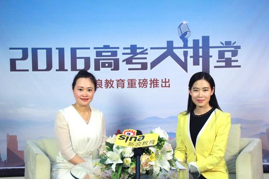 北方工业大学招生办夏丹梅(左)