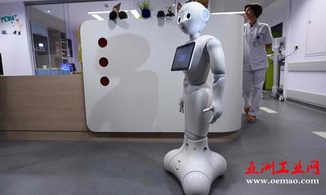 比利时医院引进Pepper机器人 定价22.4万元