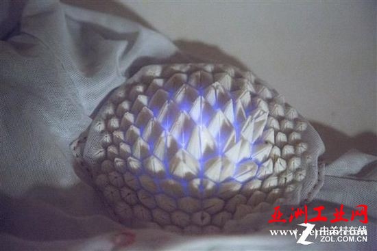 3D打印鸡皮疙瘩夹克 可以预测人的情绪