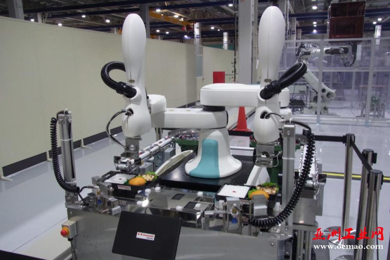 東京センチュリーリースは川崎重工業の双腕型ロボット「デュアロ」をレンタル