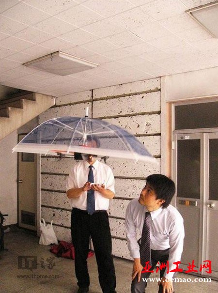 日本人脑洞大开：用无人机来撑伞