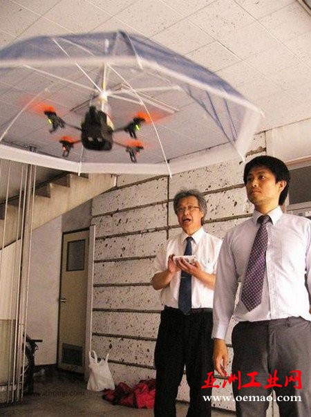 日本人脑洞大开：用无人机来撑伞