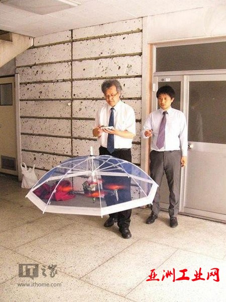 日本人脑洞大开：用无人机来撑伞