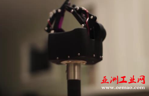 高中生3D打印带触觉反馈功能的机械手