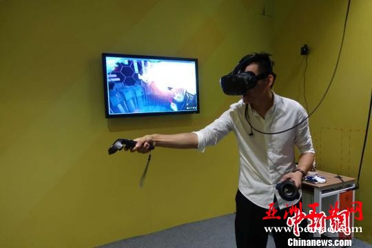 “VR”成展会新时尚。　杨毅 摄
