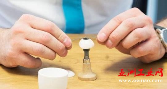 比利时眼科医生制造出世界上首个3D打印义眼