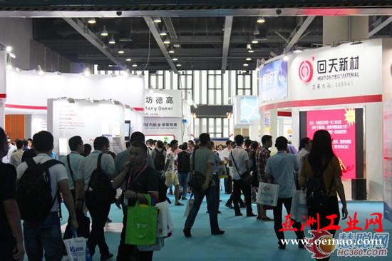 展会现场人潮涌动