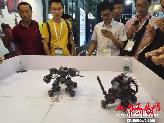 <a href='http://search.xinmin.cn/?q=MES' target='_blank' class='keywordsSearch'>MES</a><a href='http://search.xinmin.cn/?q=移动' target='_blank' class='keywordsSearch'>移动</a>电子博览会深圳举办展出格斗<a href='http://search.xinmin.cn/?q=机器人' target='_blank' class='keywordsSearch'>机器人</a>等多款新品