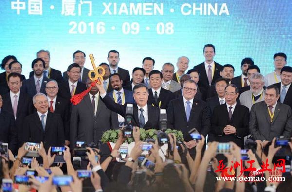 国务院副总理汪洋出席启动金钥匙并为第十九届投洽会开馆。刘东华摄