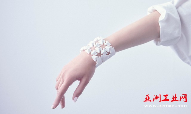 日本设计师灵魂作品：3D打印针织背心