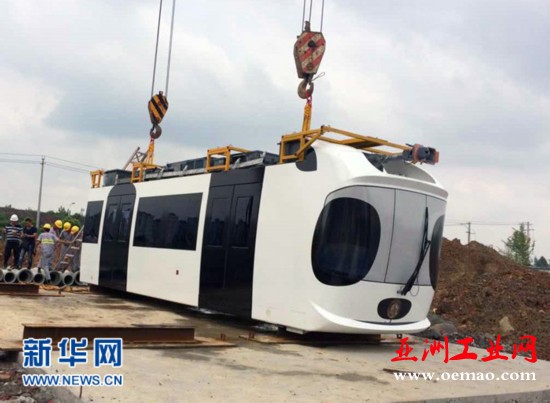 各大媒体热议、网友热评的史上最萌“熊猫宝宝”新能源空铁车厢顺利运抵成都。