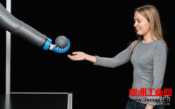 德国Festo再出3款机器人：触手、象鼻、手臂