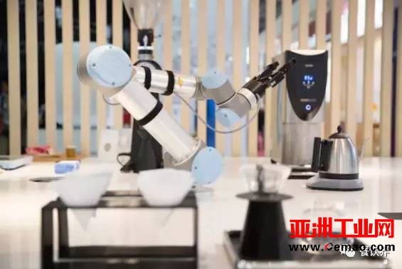 是革命的“黑科技”还是炒作的噱头？带你一探餐厅机器人