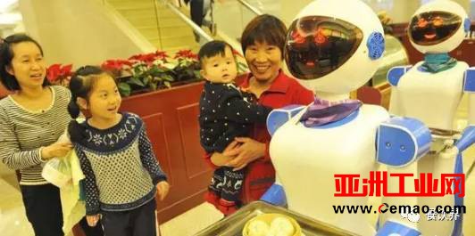 是革命的“黑科技”还是炒作的噱头？带你一探餐厅机器人