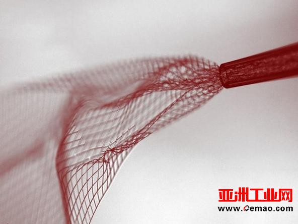 为了不让机器人战胜人类：干脆把人类变成机器人！