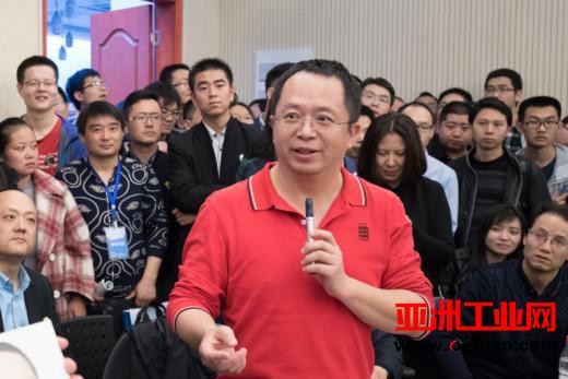 360周鸿祎：人工智能很“弱智” 机器人取代人类想太多