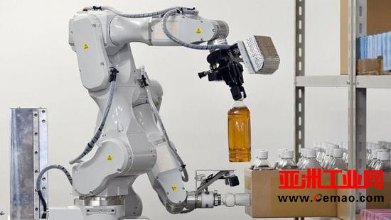 给人类工人配机器人大脑 这是最优方案吗？