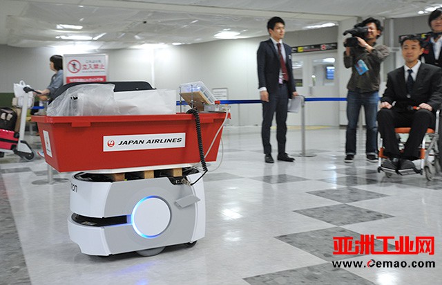 日本航空在福冈机场做机器人搬运试验