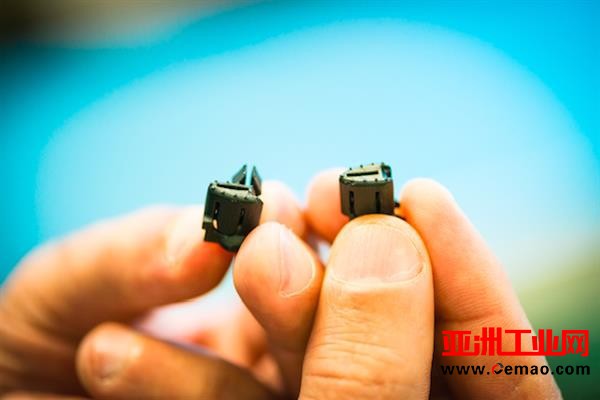 Carbon的CLIP技术促甲骨文3D打印服务器支架效率提升