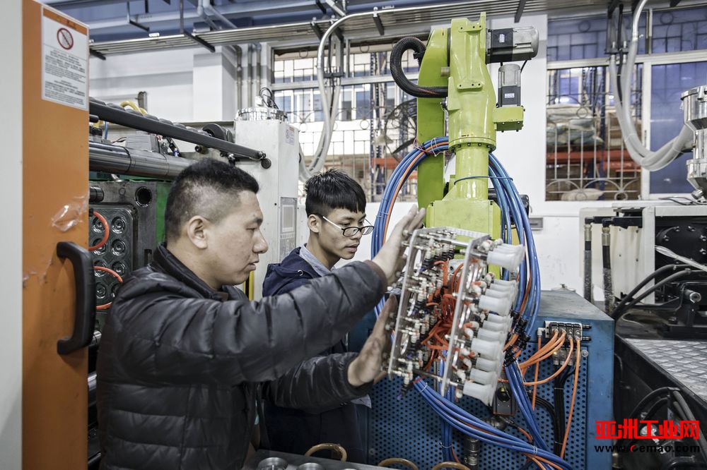 彭博社：要买也要自己造 中国想主导机器人未来