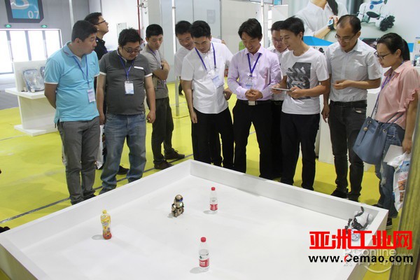 拥抱智能化时代 智能互动玩具机器人惊现CIE