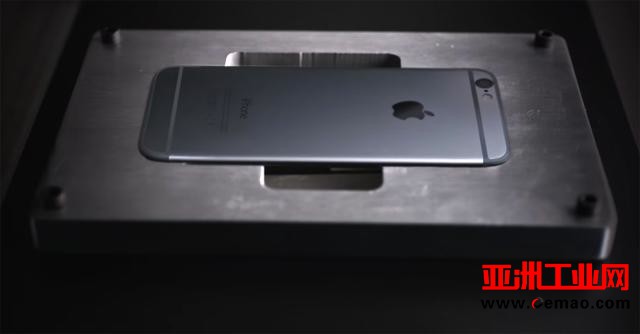 苹果研发Liam机器人每11秒就可"杀"掉一部iphone