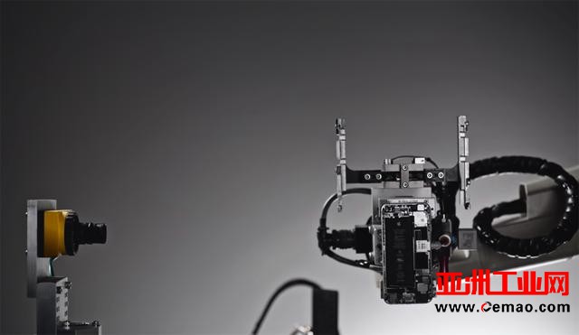 苹果研发Liam机器人每11秒就可"杀"掉一部iphone