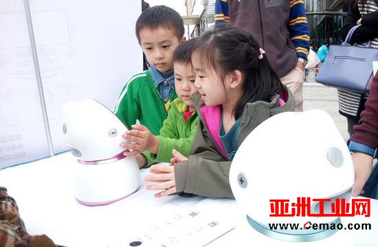 家庭陪伴式机器人囧境：AI很热 资本很冷