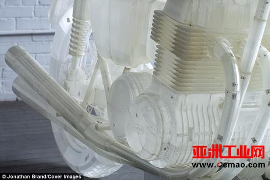 艺术家用3D打印1:1复制本田CB500摩托车