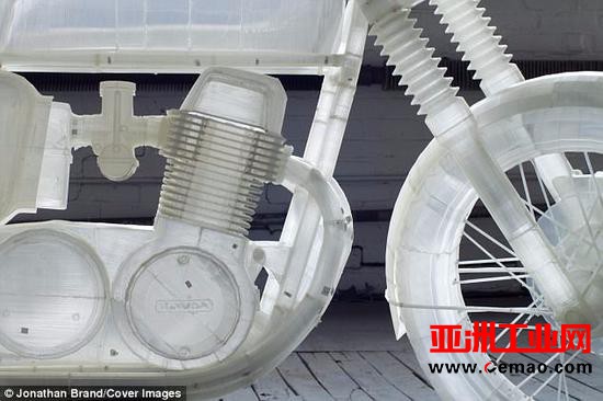 艺术家用3D打印1:1复制本田CB500摩托车