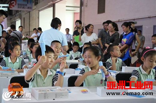 3D打印惊艳亮相软博会 美味煎饼现场打印