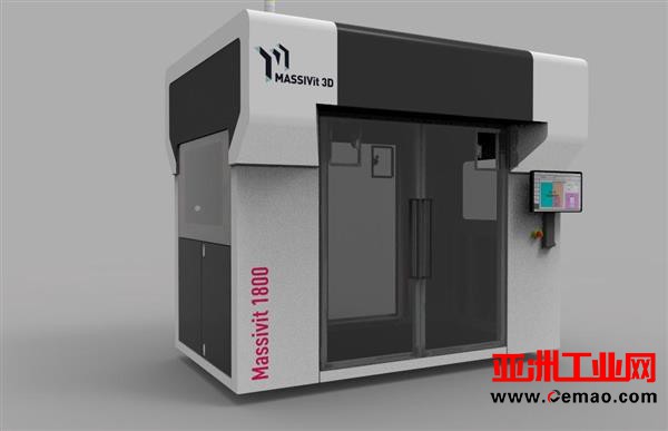 真人大的3D打印七海游侠柯尔多坐在巴黎火车站