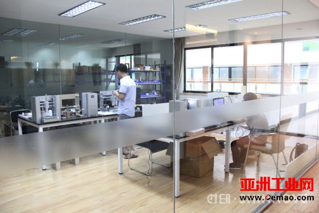 时印科技推出可打印5种不同食材的食品3D打印机——Sweetin