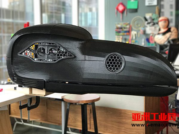 微软与Shawn Hunt合作开发乌鸦头盔：集3D打印、机器人、混合现实