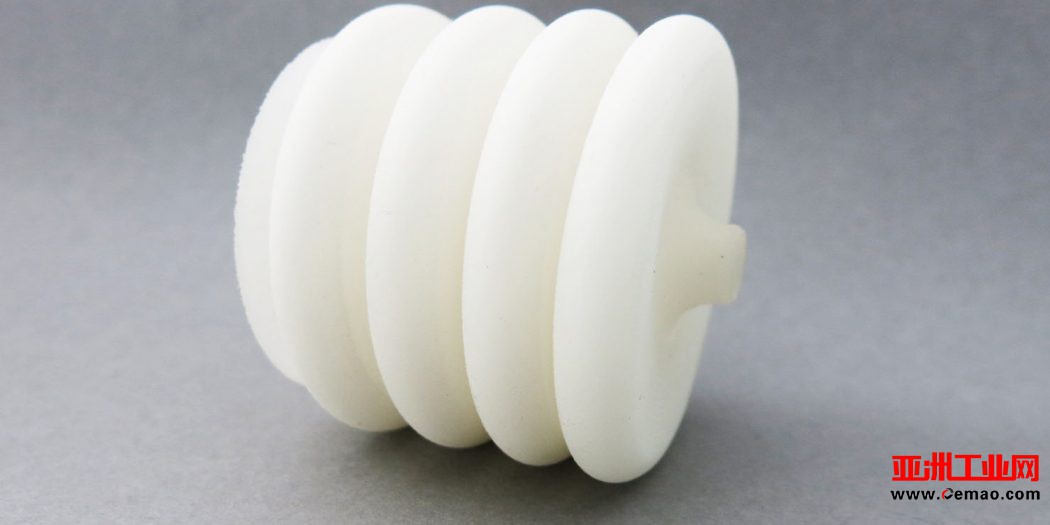 在惠普PA12材料冲击之后，Sculpteo现在为SLS提供新的PEBA柔性塑料材料